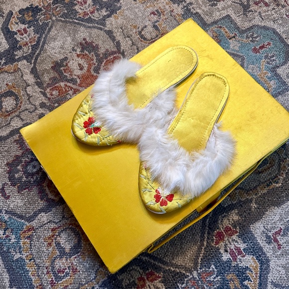 True vintage Asian pajama set circa 1950s top, bottoms, robe, slippers, case - Picture 6 of 10